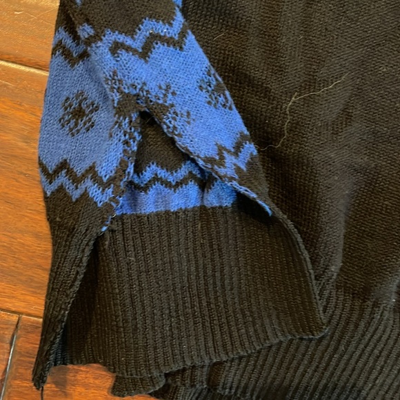 - Stranger Things sweater large - Picture 8 of 8